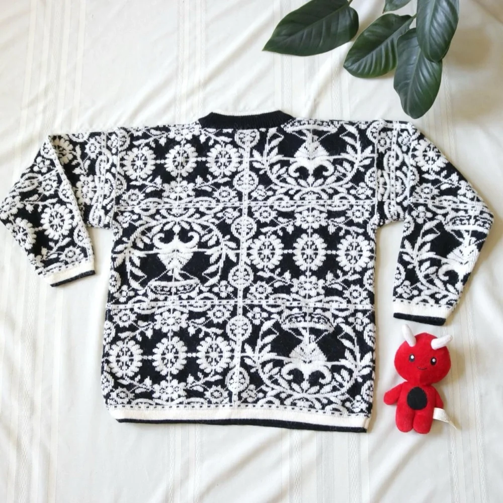 Black and white royal damask patterned sweater - Picture 7 of 8